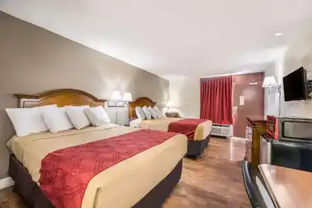 Econo Inn & Suites - 28