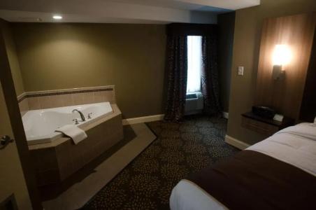 Aashram by Niagara River - 19