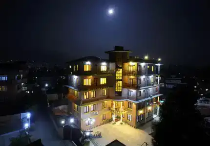 Royal Astoria - 0