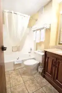 Barrington & Suites - 8
