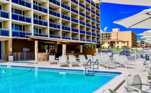 Georgian Inn Beach Club - 3