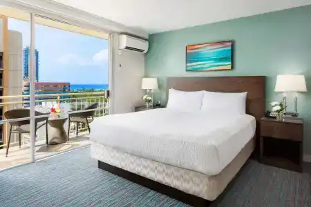 Courtyard by Marriott Waikiki Beach - 60