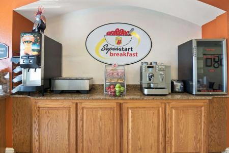 Super 8 by Wyndham Austin/Airport South - 13