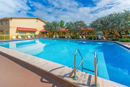 La Quinta Inn by Wyndham Ft. Lauderdale Northeast - 11