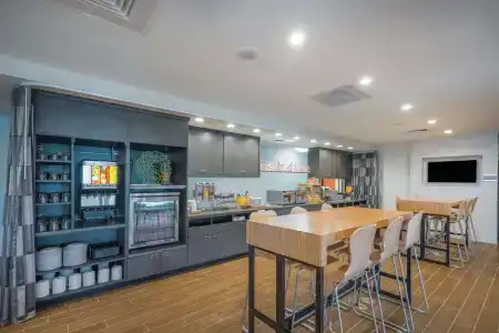 Home2 Suites By Hilton - 9