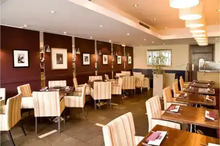 Premier Inn Hampstead - 18