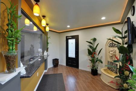 Romantic Inn & Suites - 11