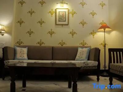 Arya Niwas - 117