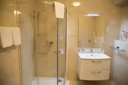 Luxury Spa & Conference - 9