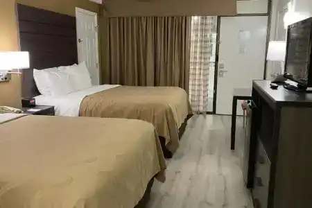 Quality Inn - Hwy 76 Central - 37