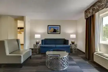 Club Nashville Inn & Suites - 33