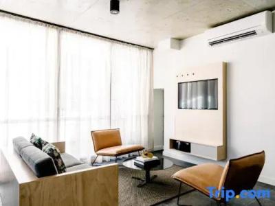 Veriu Broadway - 136