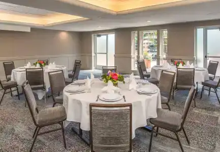 Courtyard by Marriott Portland North - 22