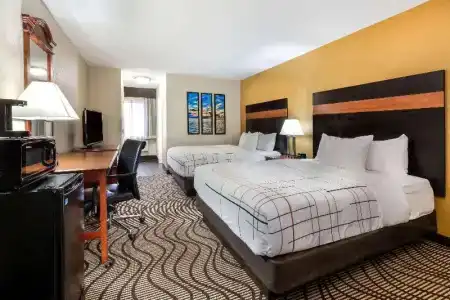 La Quinta Inn by Wyndham near Cedar Point - 25