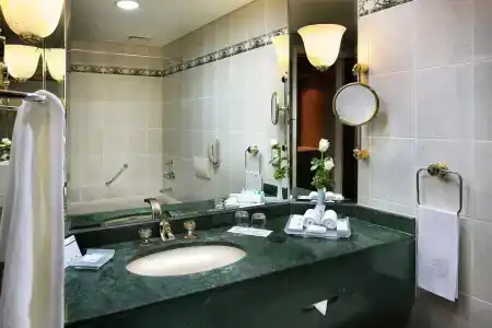 Mövenpick Grand Al Bustan - 9