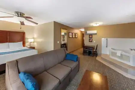 Comfort Inn & Suites Beach - 53