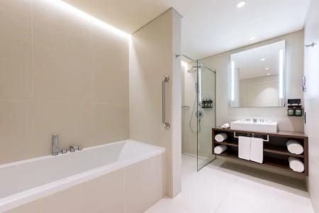 Fraser Suites West Bay - 60