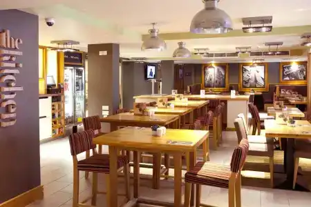 Premier Inn Leicester Square - 2
