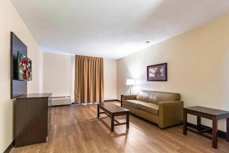 Red Roof Inn Plus+ & Suites Houston – Iah Airport Sw - 52