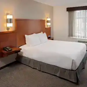 Hyatt Place North Shore - 24