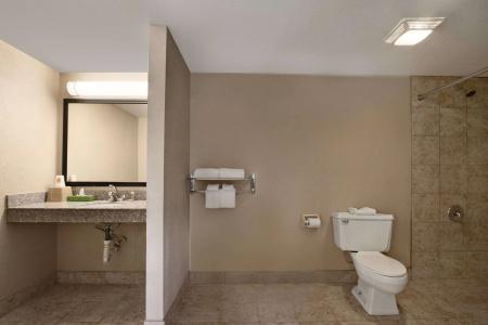 Super 8 by Wyndham/East Ridge - 3