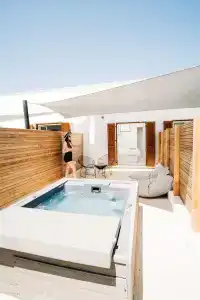 Mesanto Luxury Suites - 31
