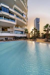 Five Jumeirah Village - 37