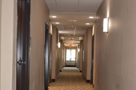 Microtel Inn & Suites by Wyndham College Station - 9