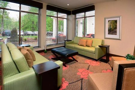 Hilton Garden Inn Airport - 6