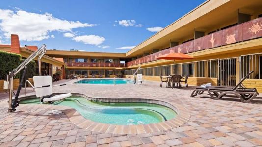 Best Western Royal Sun Inn & Suites - 18