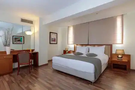 Best Western Plus Plaza - 84