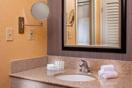 Courtyard by Marriott - 8