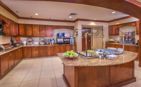 Residence Inn by Marriott Airport - 7