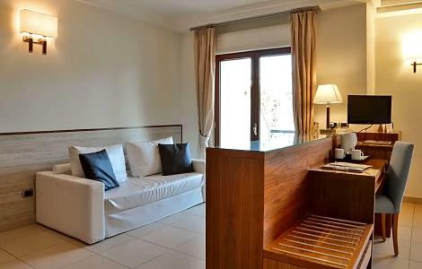 Suites & Residence - 58