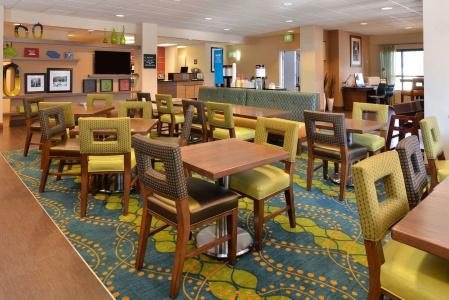 Hampton Inn Portland East - 21