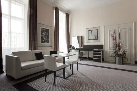 Old Town Square Residence by Emblem - 75