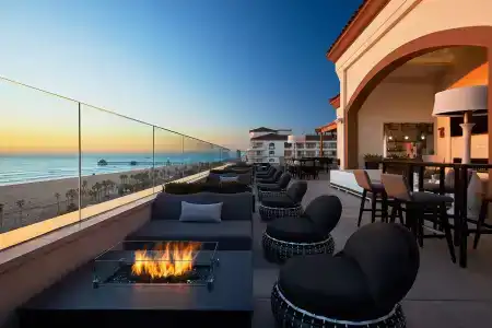 The Waterfront Beach Resort, A Hilton - 7
