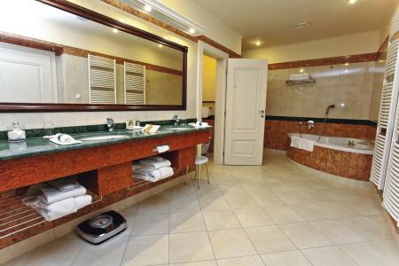 Carlsbad Plaza Medical Spa & Wellness - 7