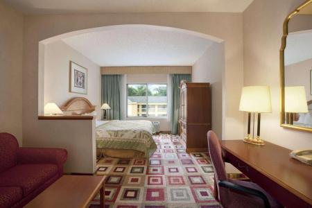 Days Inn & Suites by Wyndham - 27