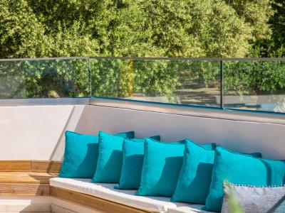 Aphrodite Studios & Suites - 10