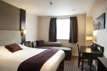 Premier Inn Hendon - The Hyde - 20