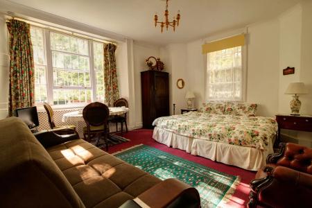 Dawson Place, Juliette's - 3