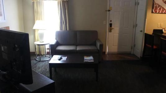 Hawthorn Suites East - 99