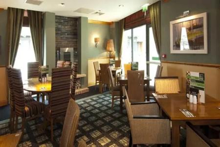 Premier Inn East - 11