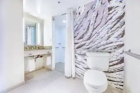 Renaissance Long Beach - 73