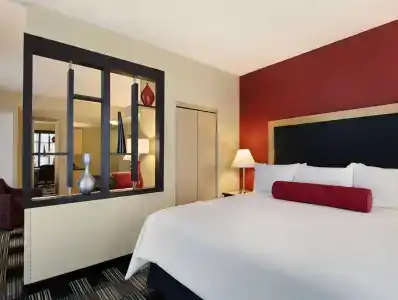 Cambria Miami Airport - Blue Lagoon - 78