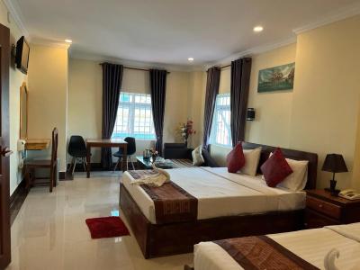 Queenwood - 5