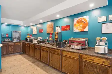 Best Western Plus Holiday Sands Inn & Suites - 24