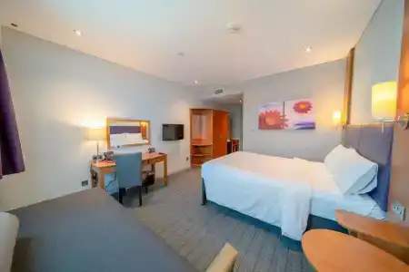 Premier Inn Abu Dhabi International Airport - 36