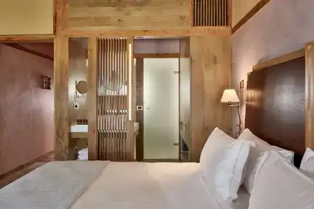 Domus Renier Boutique - Historics Worldwide - 2